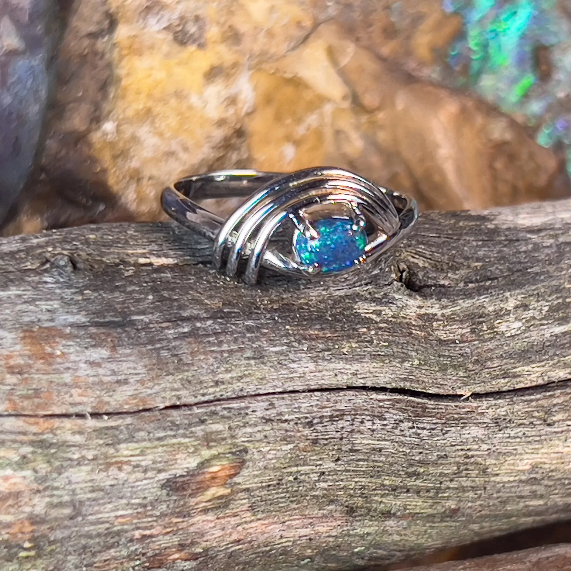 18kt White Gold ring with Black Opal 0.3ct