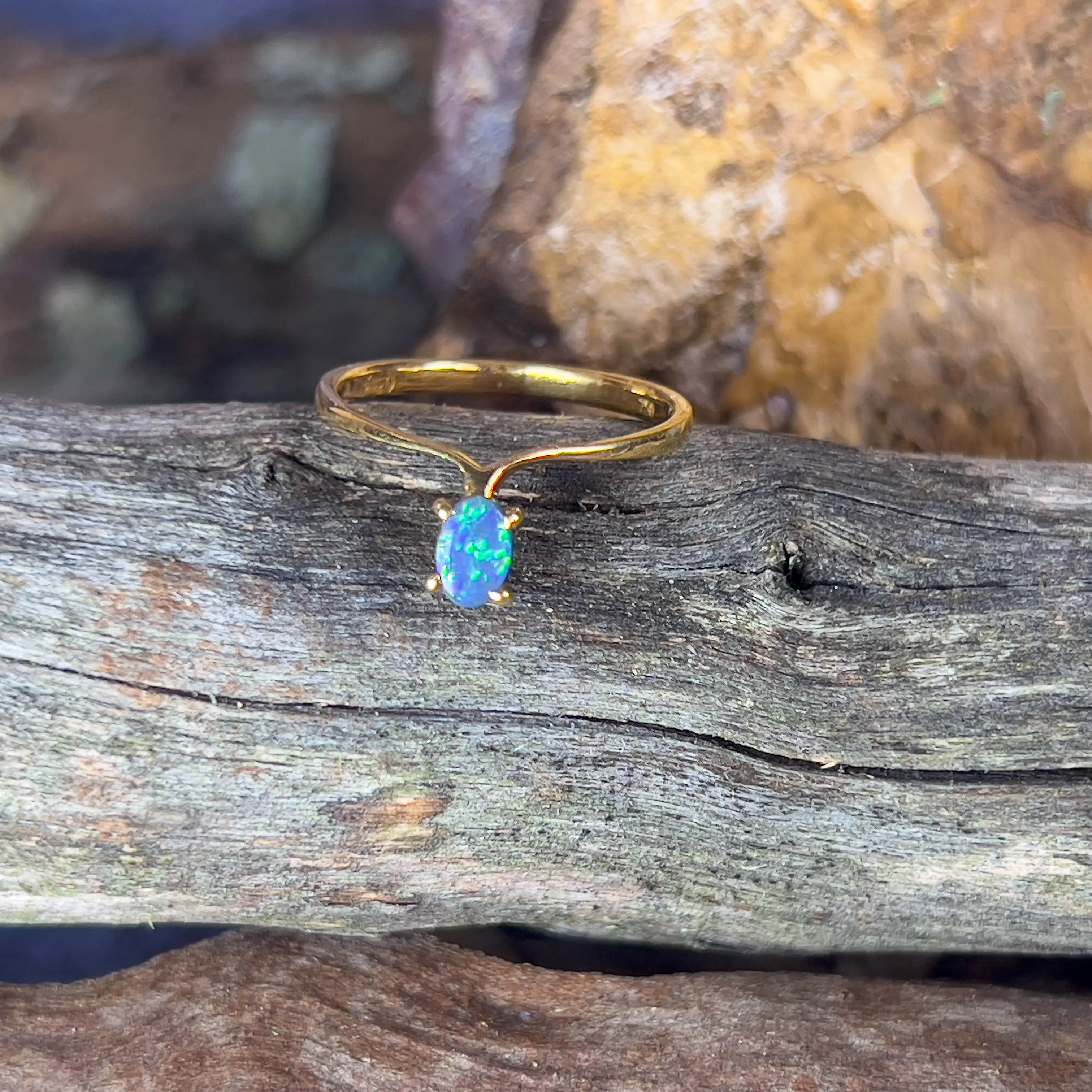 18kt Yellow Gold black opal 0.2ct ring