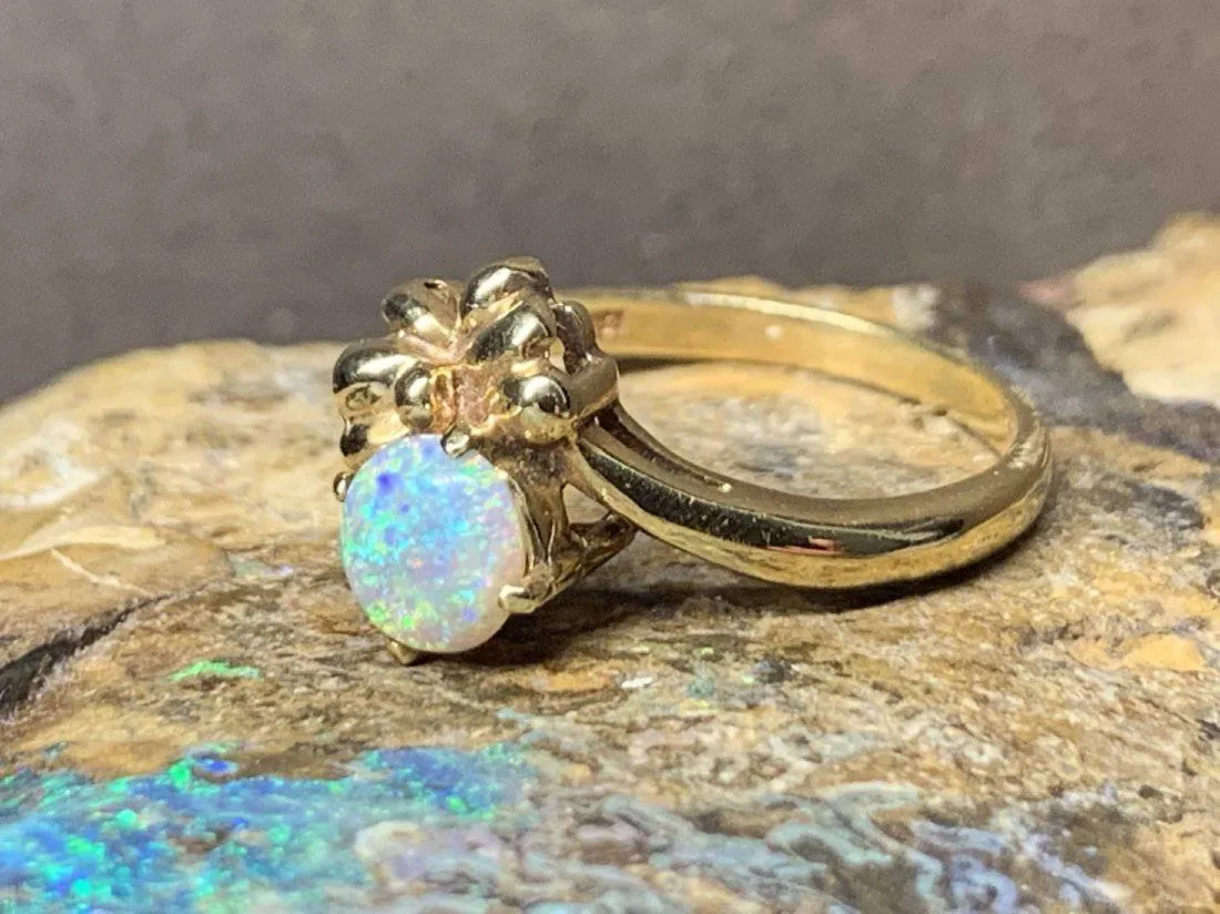 18kt Yellow Gold Black Opal ring