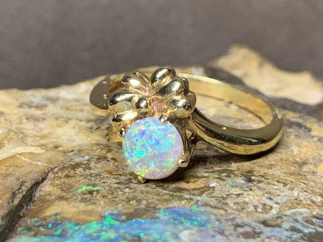 18kt Yellow Gold Black Opal ring