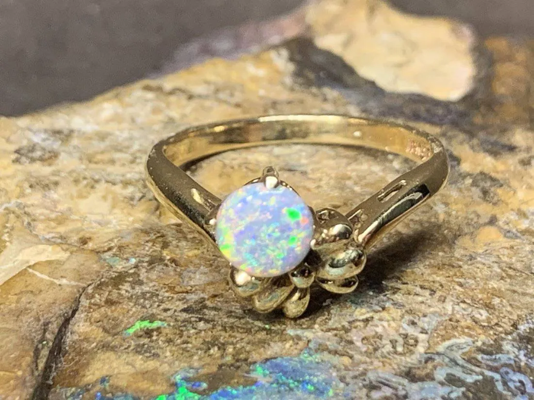 18kt Yellow Gold Black Opal ring