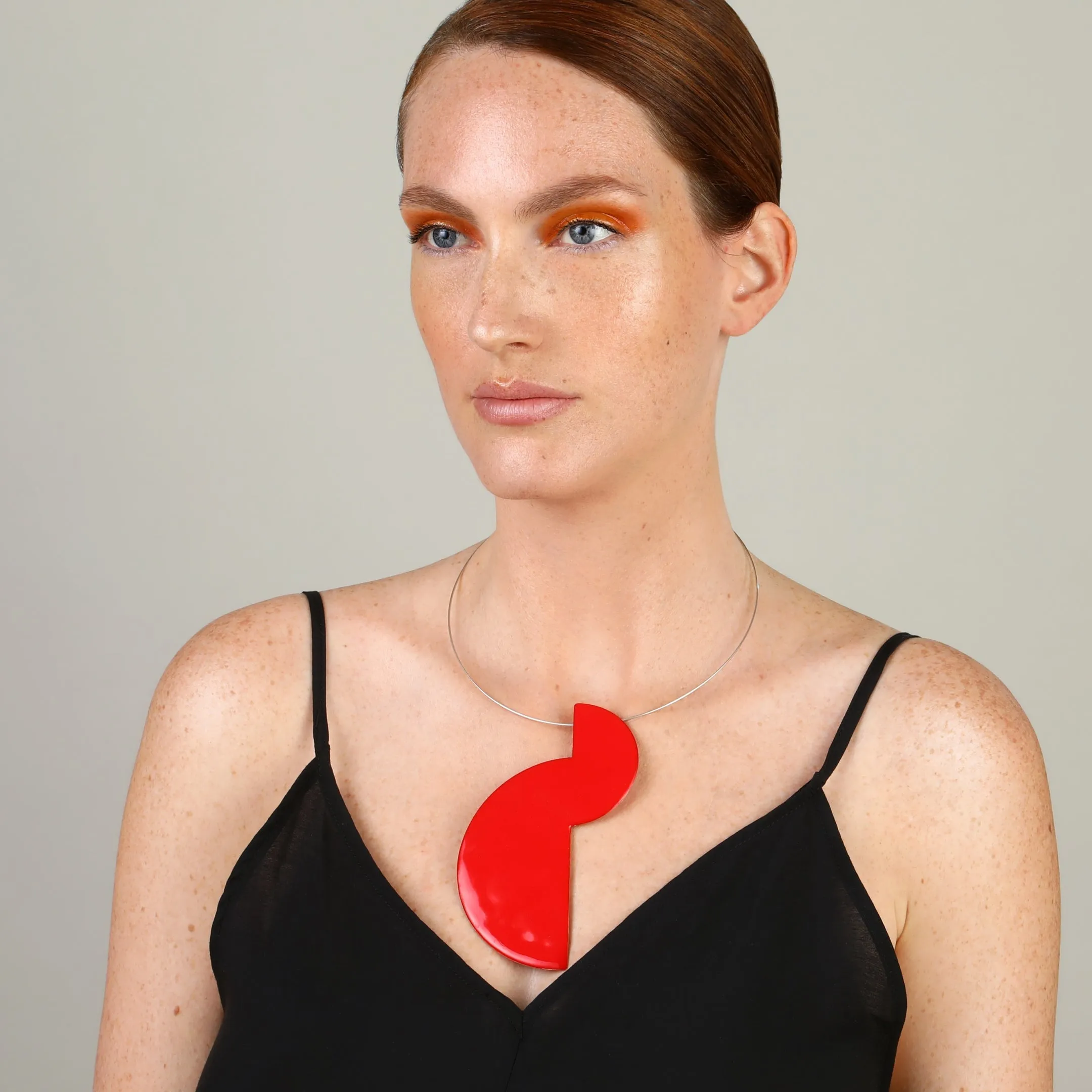 Balanced I - collar necklace with enamel - red