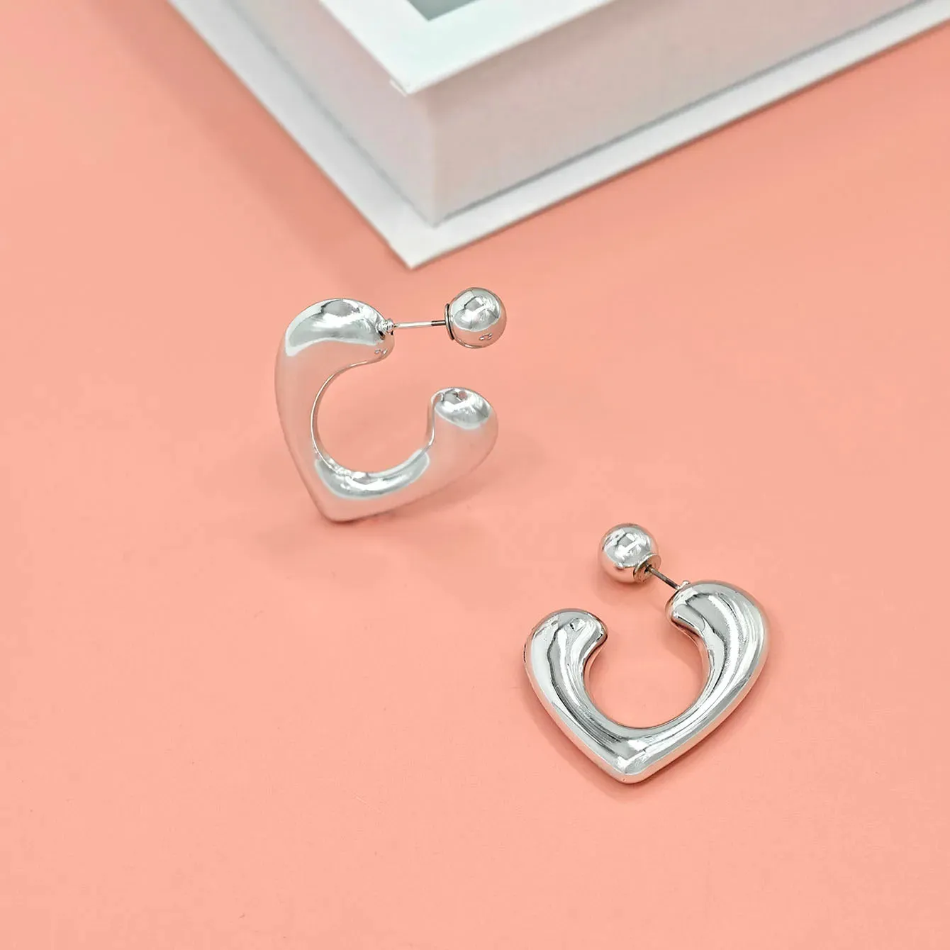 Fashionable C-shaped earrings with unique design, high-end and niche earrings for women