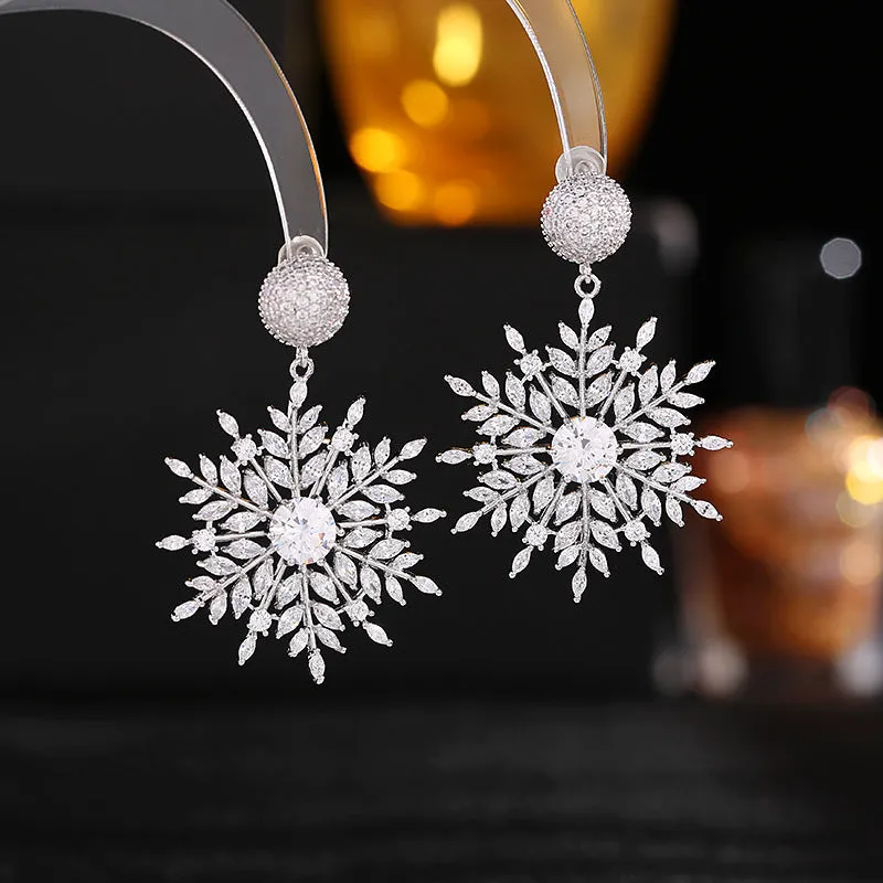 Fashionable temperament light luxury high-end Christmas snowflake earrings