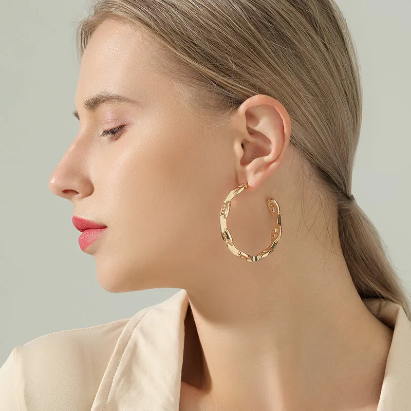 French C-shaped Pig Nose Hollow Earrings with Custom Metal Chain Detail