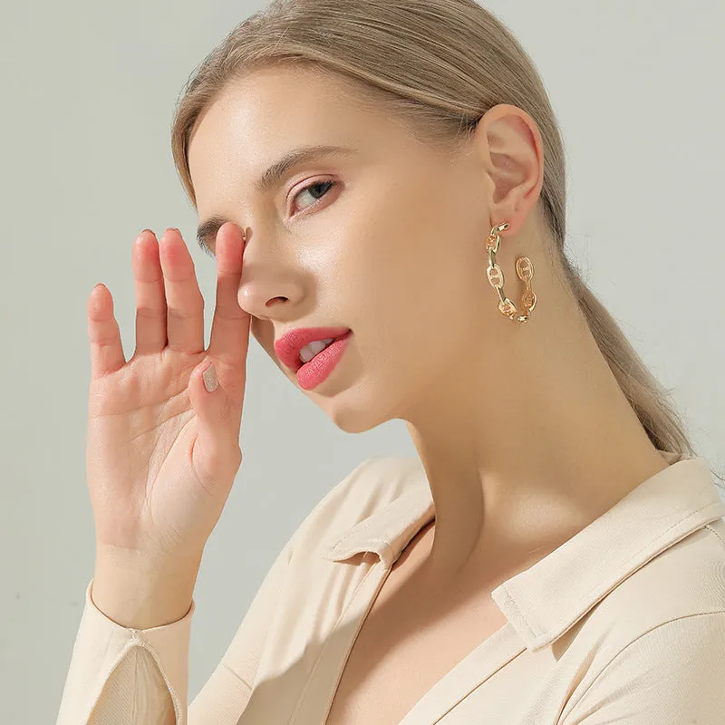 French C-shaped Pig Nose Hollow Earrings with Custom Metal Chain Detail